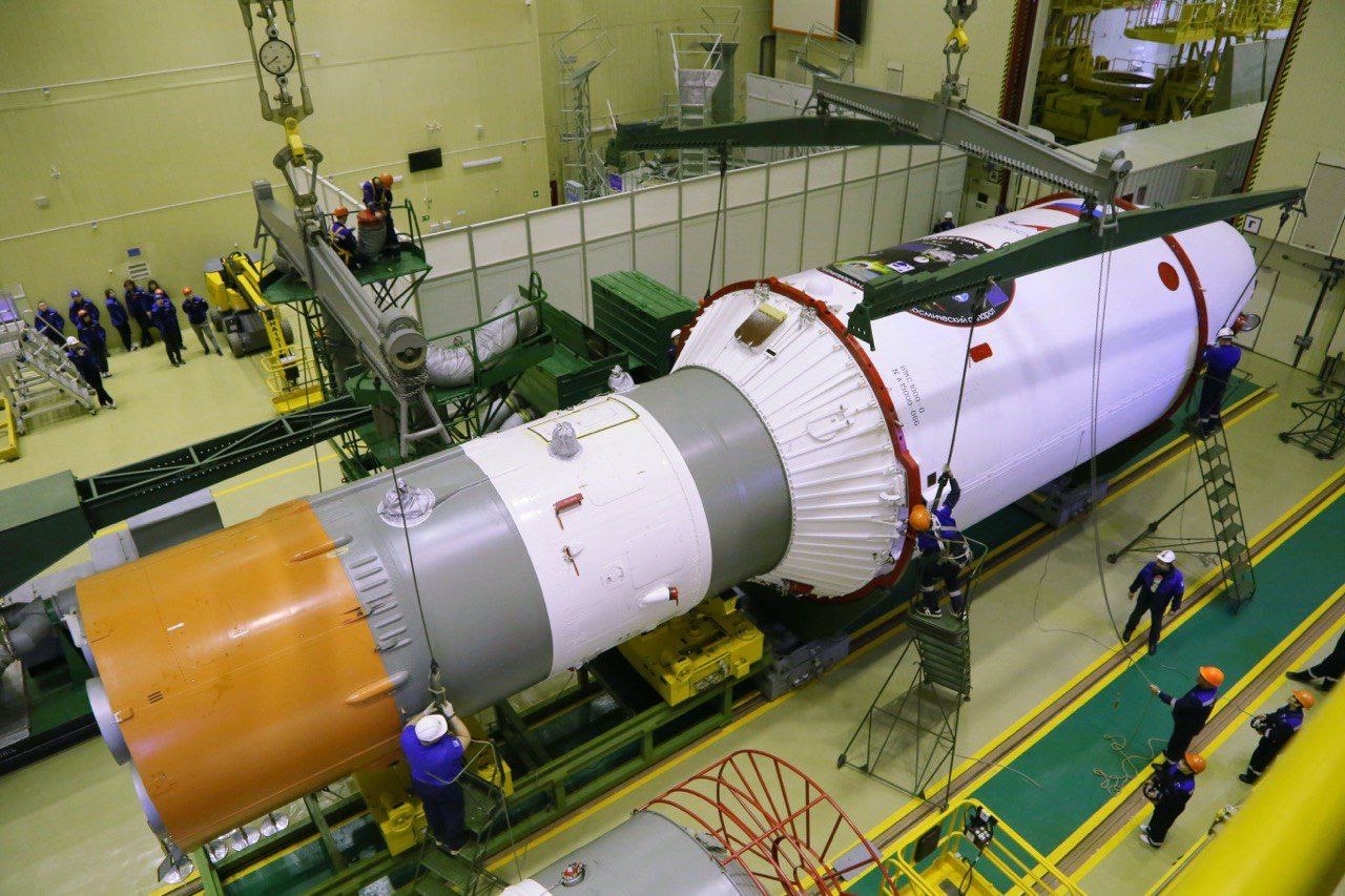 Подготовка к запуску гидрометеорологического космического аппарата «Арктика-М» № 2