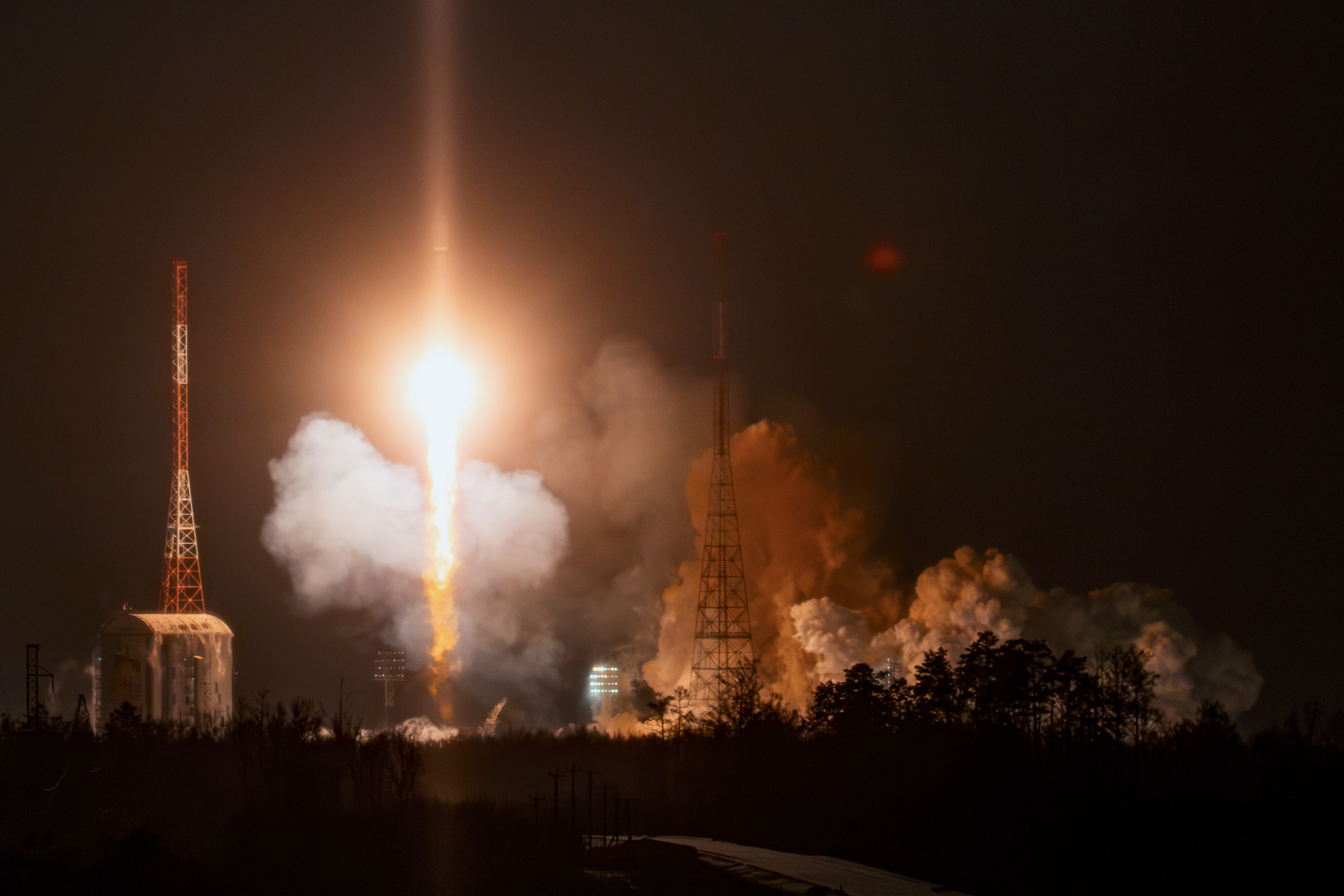 РБ «Фрегат» вывел на орбиту КА «Аист-2Т» №1, №2 и 50 МКАСо стартовой площадки космодрома 