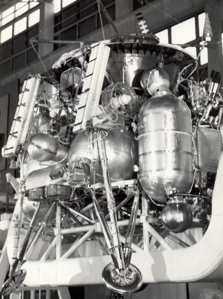 Космический аппарат «Луна-17» был предназначен для доставки на поверхность Луны самоходного аппарата «Луноход-1» и проведения научных исследований на лунной поверхности.