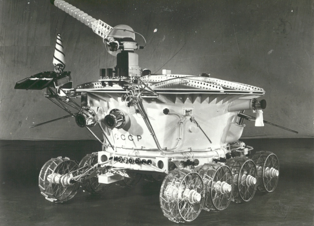 Луноход - самоходная лаборатория на поверхности Луны